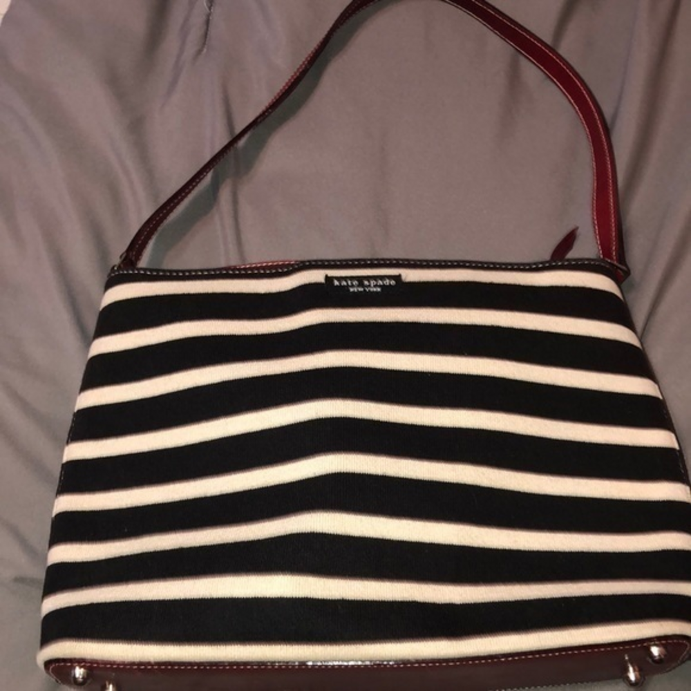 Kate Spade purse with dust bag purses‎ in excellent condition without tags